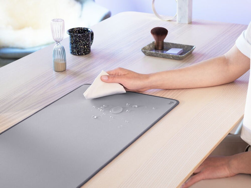 STUDIO DESK MAT 桌面滑鼠墊 - 2B